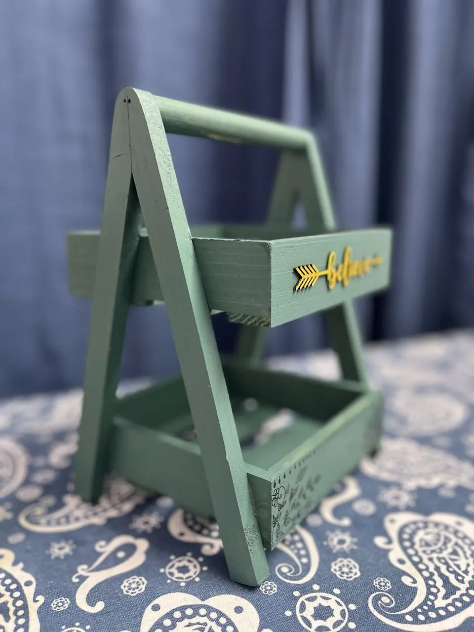 Multi-purpose pine wood stand from Kainos